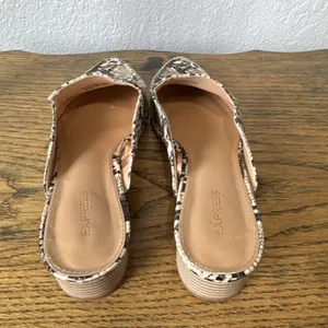 Express Mule Flats Snake Print Slip On Pointed Shoes Animal Print Womens 7.5 thumbnail 3