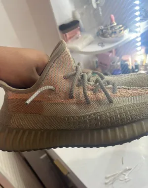 Yeezy 350 Sand Taupes thumbnail 16