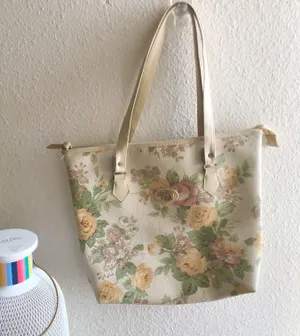 Vintage cream floral beach/picnic/ grocery casual earthy summer carry on u-shaped shoulder bag purse. thumbnail 1