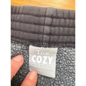 Tna Aritzia Cozy Fleece Shorts Dark Gray Charcoal Small Mid Rise Athletic Lounge thumbnail 2