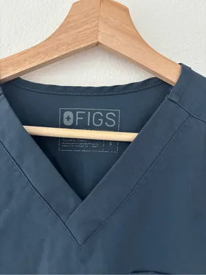 FIGS Catarina One-Pocket Scrub Top for Women in Navy Blue thumbnail 4