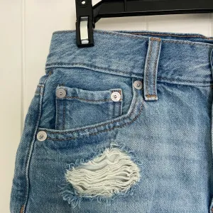 EUC | Aeropostale women’s light wash ripped denim mom shorts‎ — size 0 thumbnail 2