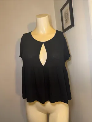 Kimchi Blue Size Medium Black Babydoll Top Short Sleeve Keyhole Front Blouse thumbnail 2