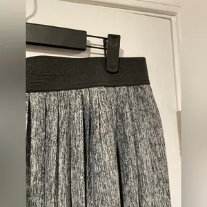 NWT Sag Harbor Size L Gray Heather Pleated Elastic Waist Lightweight Maxi Skirt thumbnail 4