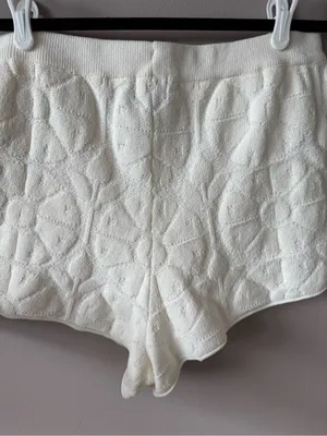 Roller Rabbit x Target NWT Women’s White Terry Embossed Daisy Shorts XL thumbnail 8