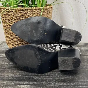 Arider Girl Ivory & Black Snakeskin Animal Print Ankle Booties Shoes 6 thumbnail 4
