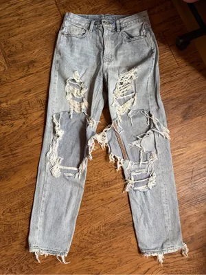 American Eagle Outfitters Light Blue Distressed Mom Jean 4 thumbnail 1