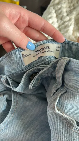 Hollister Low-Rise Jeans thumbnail 4
