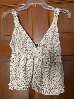 Crop Top Size M thumbnail 1