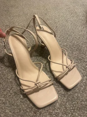 Tan Heels Size 8 thumbnail 1