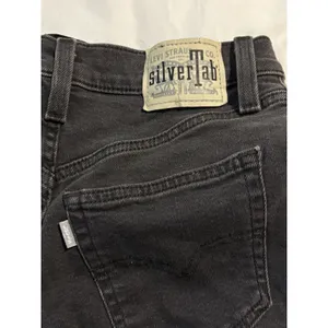 Levi's SilverTab Mom Jeans Black High Rise Tapered Women's W26 L27 26x27 thumbnail 3