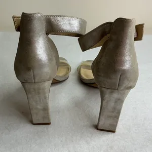 Vince Camuto Womens 6M Metallic Champagne Gold Clear Strap Block Heel Sandals thumbnail 8