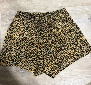 Old navy shorts thumbnail 1