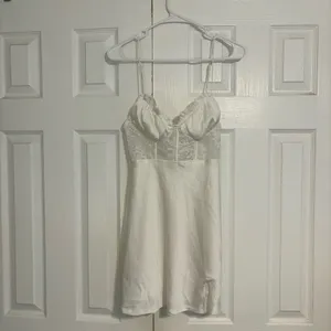 Selfie Leslie White Lace Mini Dress thumbnail 2