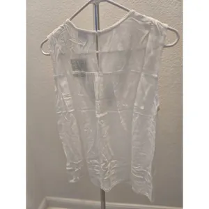 Gibsonlook Embroidered V-Neck Top White Navy Floral Blouse Women M NWT thumbnail 5