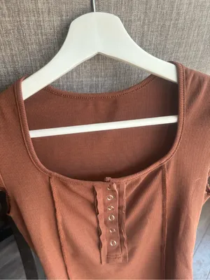 Women’s Cropped Scoop Neck Short Sleeve Top in Rust thumbnail 4