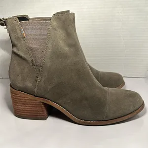 TOMS Women's Esme Desert Taupe Suede Chelsea Boot Size 8. 2.5” heel size thumbnail 4