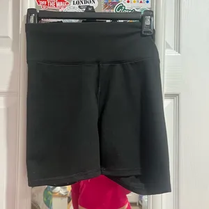 Fabletics powerhold gym shorts thumbnail 1