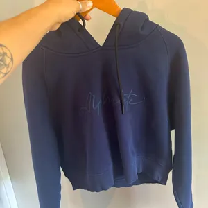 Alphalete cropped hoodie thumbnail 1