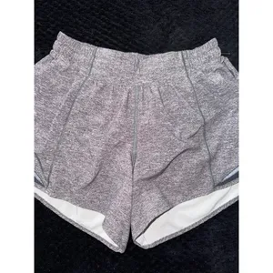 Lululemon Women's Hotty Hot Short II Heather Gray‎ Size 6 thumbnail 2