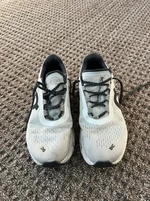 On Cloud Running Shoes thumbnail 2