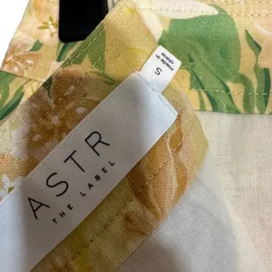 ASTR The Label Women’s Yellow Multicolor Floral Leaf Print Mini Skirt Size Small thumbnail 9