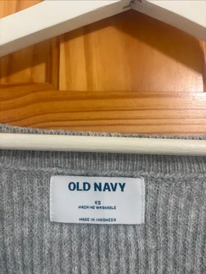 Old Navy Size XS Grey V-Neck Sweater thumbnail 3