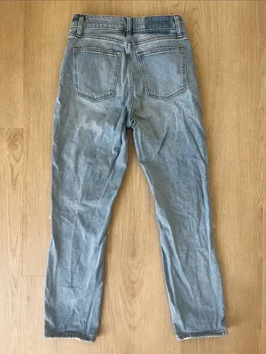 Abercrombie & Fitch High Rise The Mom Curve Love Distressed Denim Jeans Size 24 thumbnail 2