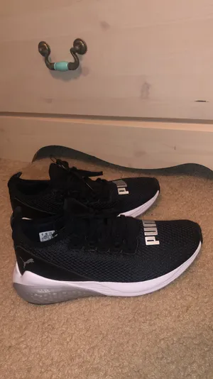 Sneaker Size 8 thumbnail 2