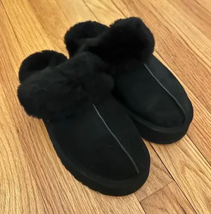 UGG Slippers thumbnail 1