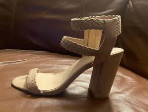 Tan Heels Size 9 thumbnail 1