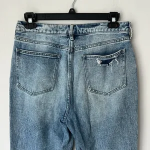 Pacsun Women’s Distressed Light Wash‎ Denim Mom Jeans Size 30 ⬛️ thumbnail 6