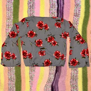 Forever 21 Floral Striped Women's Top Size Small thumbnail 2
