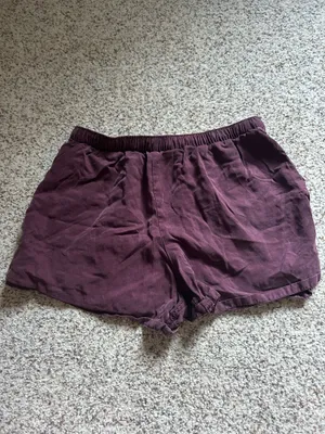 Gap Burgundy Shorts  thumbnail 2
