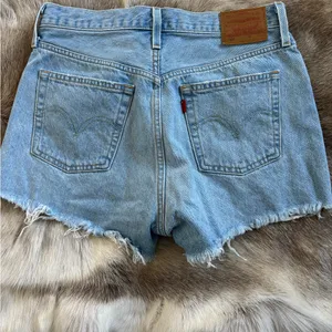 Levi's Women’s distressed shorts thumbnail 2