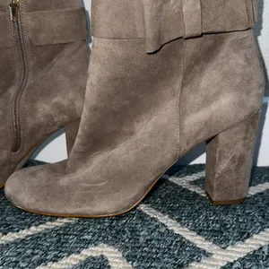 Kate Spade Suede Bow Ankle Boots Block Heel Taupe Size 9.5 thumbnail 4