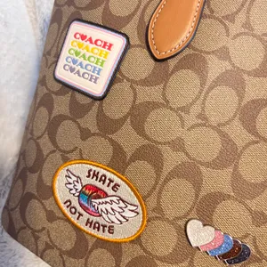 coach Gallery Tote In Signature Canvas With Patches CJ603 thumbnail 6