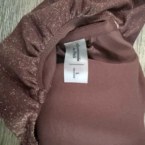 Abercrombie & Fitch Shimmer One-Shoulder Ruffle Bralette Swim Top -‎ Size L NWOT thumbnail 7