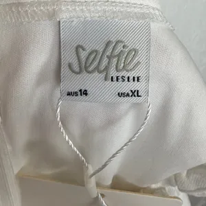 Selfie Leslie Osiris Sleeveless High Neck Lace Dress White Size XL NWT thumbnail 5