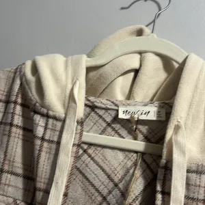 NEW IN Oversized Flannel Button Down Plaid Jacket Raw Hem NWT Tan Size M thumbnail 10