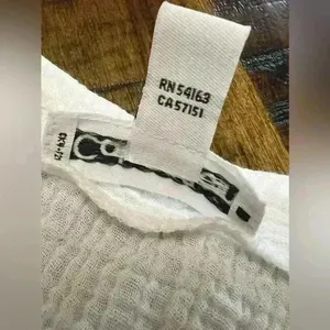 Calvin Klein women’s rolled cuff short sleeve top. Size Medium. thumbnail 7