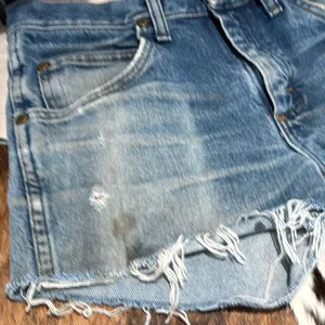 Vintage style wrangler‎ cut off denim shorts light wash thumbnail 3