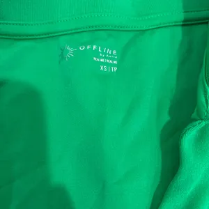 OFFLINE by Aerie long sleeve cropped top 💚 Size XS — NWT (retail $49.95) thumbnail 3