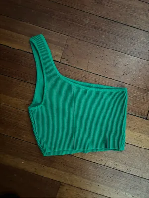 Aritzia Babaton Emerald One-Shoulder Ribbed Crop Top thumbnail 2
