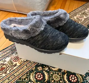 Skechers NWT memory foam slip ons thumbnail 1