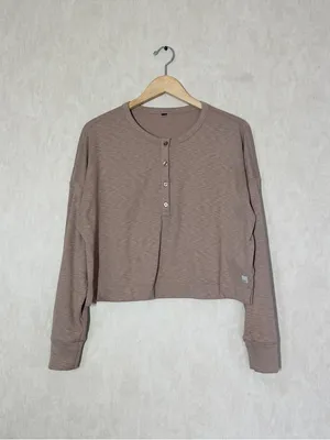 Vuori Women’s Long Sleeve Sunrise Oversize Henley Top Shirt in Goldenrod M thumbnail 4