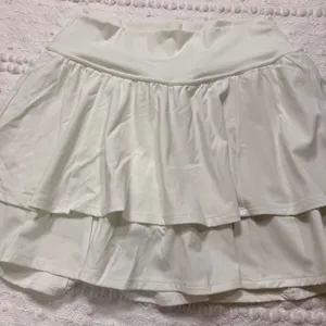 Gilly Hicks Go Energize White Tiered Ruffle Tennis Skort Skirt Womens Medium thumbnail 2