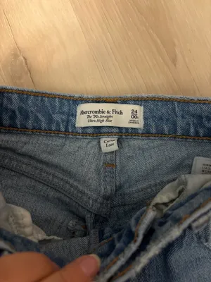 Abercrombie Straight High-Rise 90s Jeans Curve Love thumbnail 2