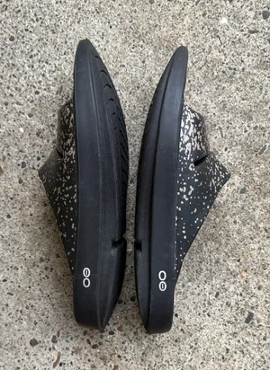 Like New Unisex OOFOS OOahh Luxe Slide sandals in a limited edition W11 thumbnail 5
