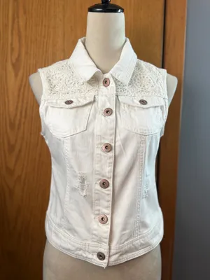 Mudd White Denim Crochet Lace Back Button Vest Size Medium 100% Cotton thumbnail 3